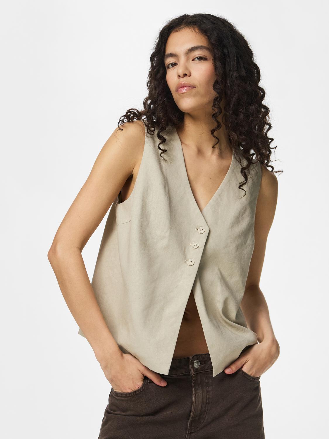 model_shot-front